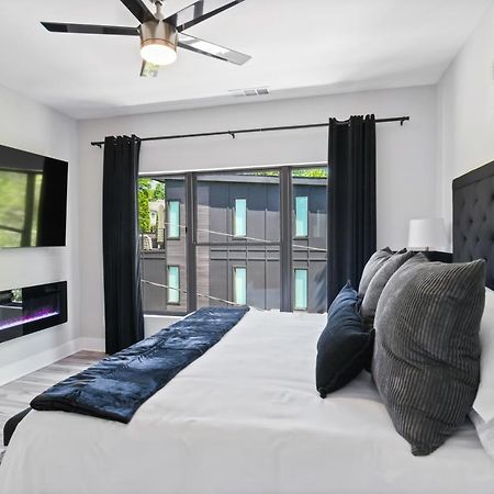 The Red Door - Ultra Modern Atlanta Home - Designedbydom Kültér fotó