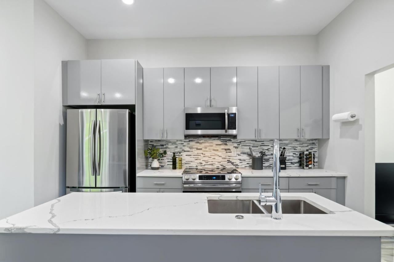 The Red Door - Ultra Modern Atlanta Home - Designedbydom Kültér fotó