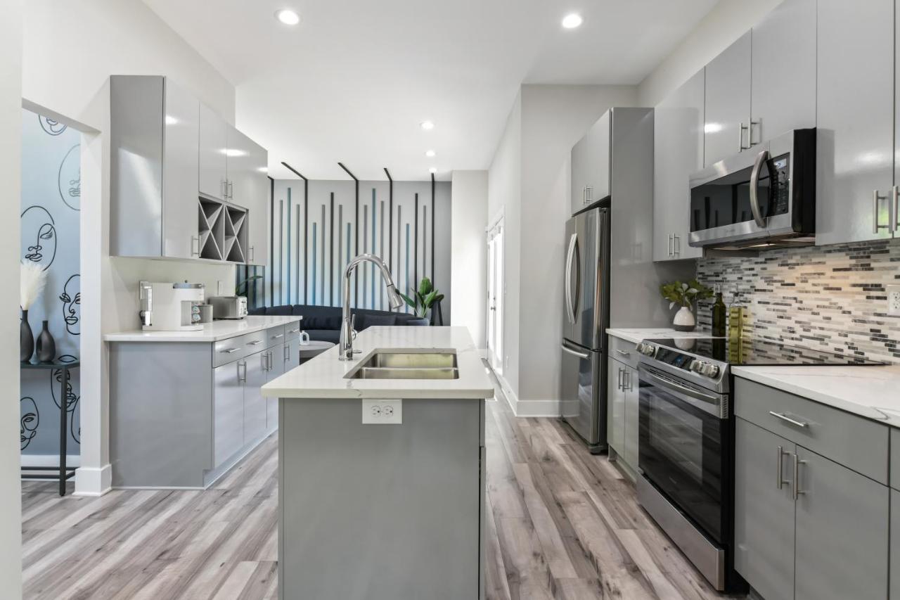 The Red Door - Ultra Modern Atlanta Home - Designedbydom Kültér fotó