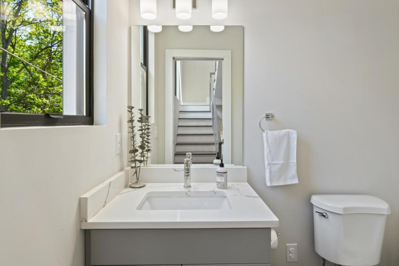The Red Door - Ultra Modern Atlanta Home - Designedbydom Kültér fotó