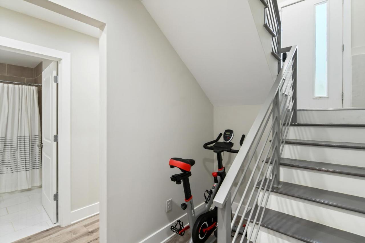 The Red Door - Ultra Modern Atlanta Home - Designedbydom Kültér fotó